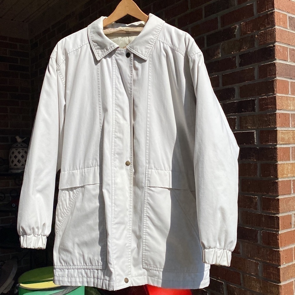 LONDON FOG~FRONT ZIPS & SNAPS~ZIP OUT LINING~2 OUTSIDE POCKETS~ELASTIC CUFFS~ERC